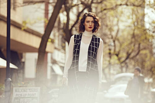 look_2_women_single_043