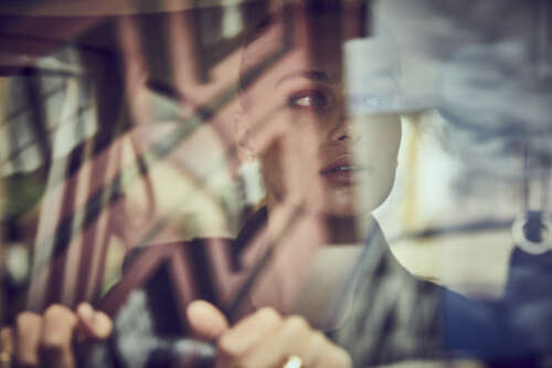 look_5_women_single_383