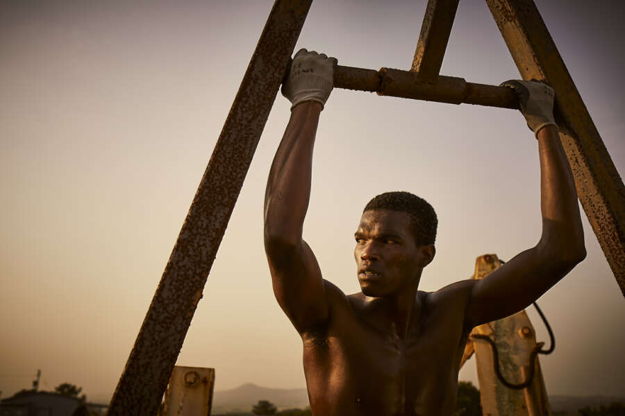 raw-b_2019_09_06_red_tag_w19_d6_2204