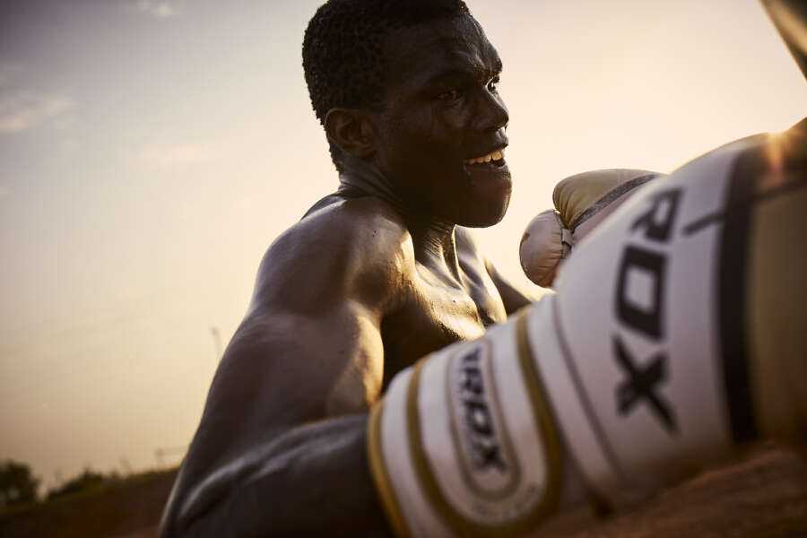 raw-b_2019_09_06_red_tag_w19_d6_2629