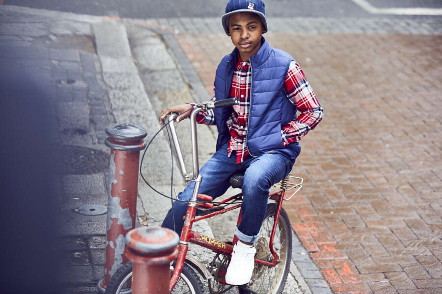 look_1_senior_boy_1_single_066