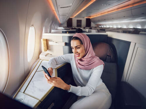 20220901_ETIHAD_SH05_EMIRATI_INTERNET ON THEIR PHONE_UNDER 30_00503_v1 copy