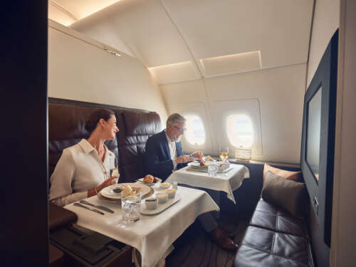 20230417_ETIHAD_A380_RESIDENCE_COUPLE ENJOYING MEAL_00039_v1 copy