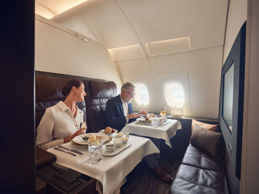 20230417_ETIHAD_A380_RESIDENCE_COUPLE ENJOYING MEAL_00039_v1 copy