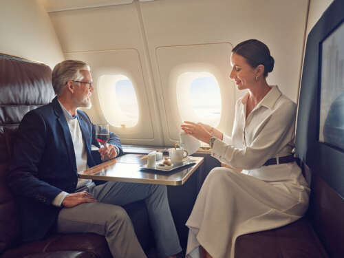 20230417_ETIHAD_A380_RESIDENCE_CREW SERVING DRINKS UNSING IPAD_00187_v1 copy