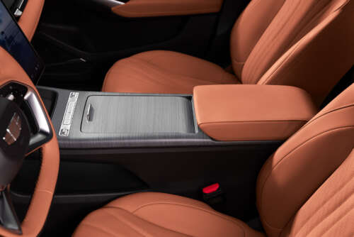 20240214_Geely Image Library_Interior_D2_CONSOLE_00279-DS